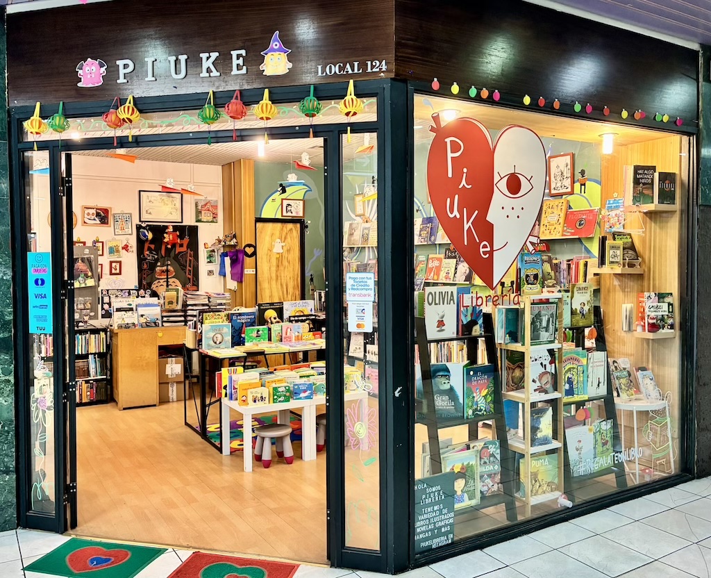 Librería Piuke - Interior de la tienda
